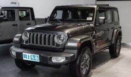 吉普牧马人最新爆料图片,硬派越野再升级，经典造型焕新颜